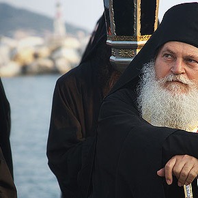 Нужна ли наша поддержка отцу Ефрему?